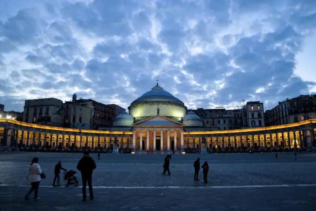 Intero Alloggio - Chiaia Napoli Dış mekan fotoğraf