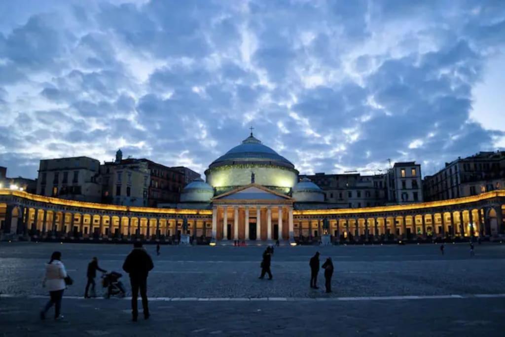 Intero Alloggio - Chiaia Napoli Dış mekan fotoğraf